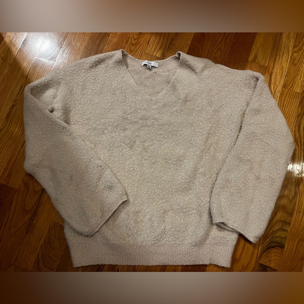 FATE CREAM FUZZY SWEATER